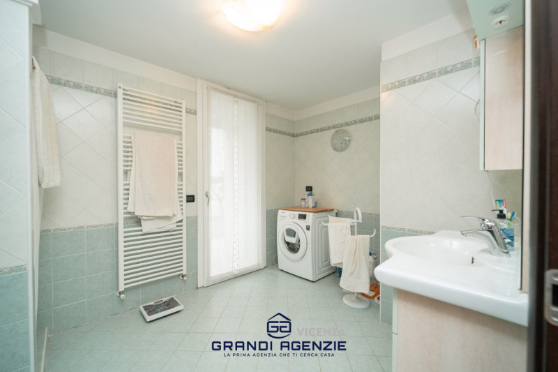 Situata in un contesto residenziale servito e apprezzato per la sua tranquillità, a Cavazzale di ...