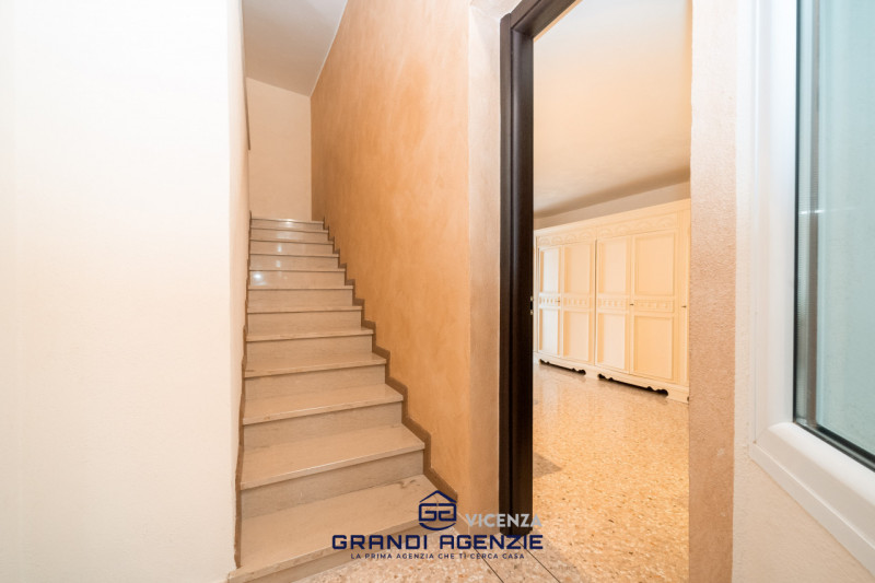 Situata in un contesto residenziale servito e apprezzato per la sua tranquillità, a Cavazzale di ...