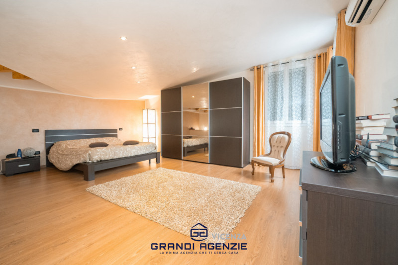 Situata in un contesto residenziale servito e apprezzato per la sua tranquillità, a Cavazzale di ...