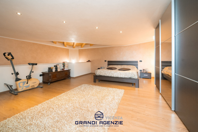 Situata in un contesto residenziale servito e apprezzato per la sua tranquillità, a Cavazzale di ...