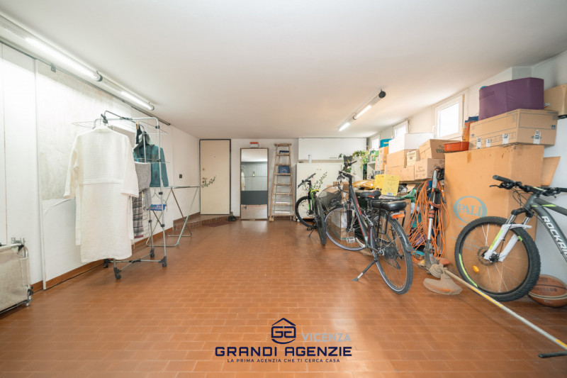 Situata in un contesto residenziale servito e apprezzato per la sua tranquillità, a Cavazzale di ...