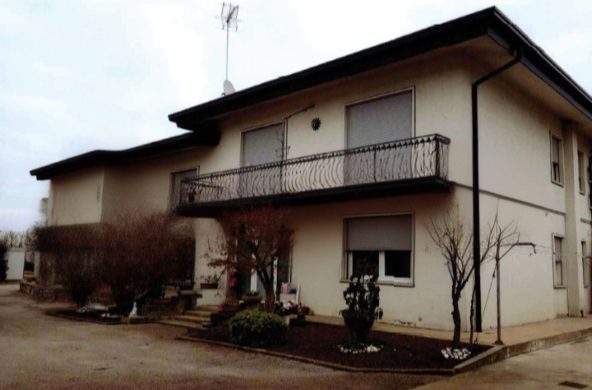 Rif. A.A.4-23

Vendita all'asta - bifamiliare su due piani con accessori in data 12 marzo 2026

D...