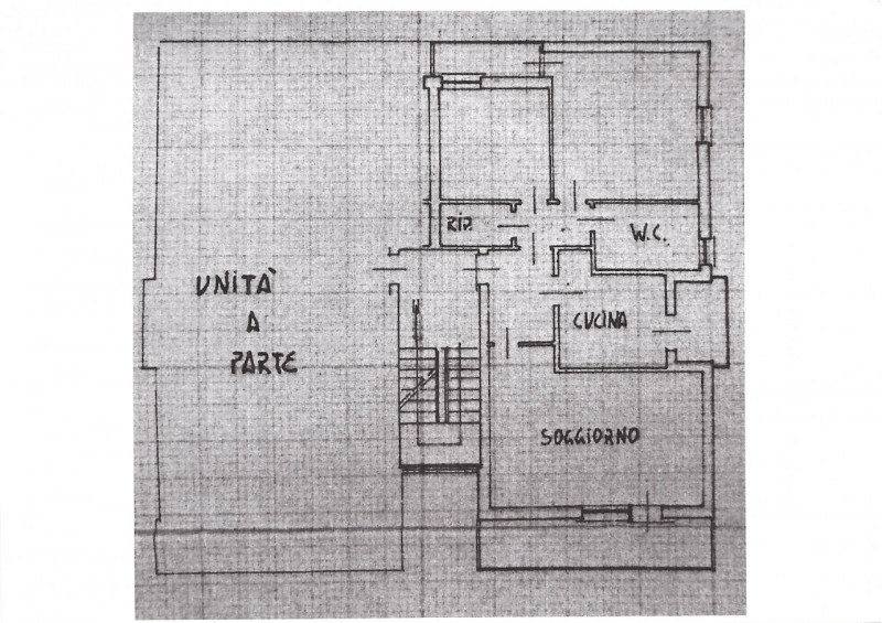 Vendesi al piano primo (ultimo) in tranquilla zona residenziale Bicamere di 85 mq composto da ing...