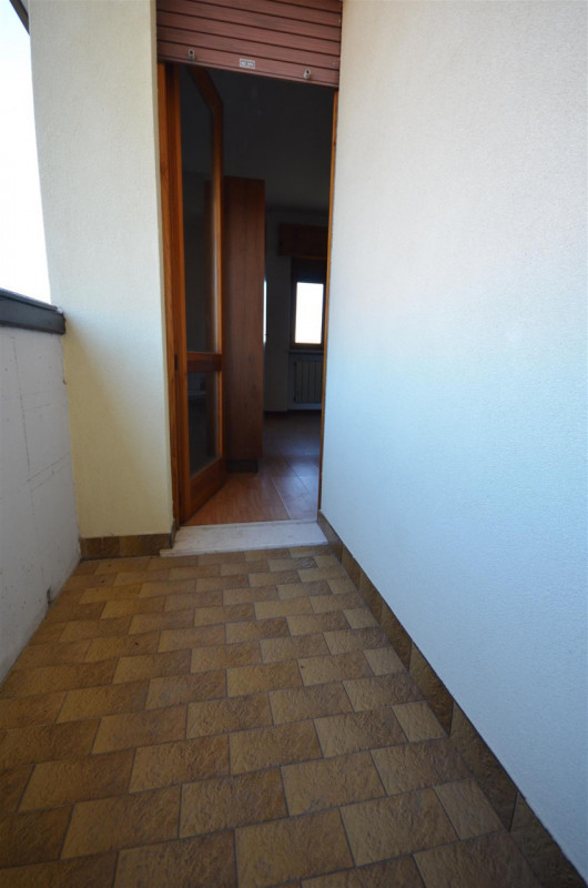 Vendesi al piano primo (ultimo) in tranquilla zona residenziale Bicamere di 85 mq composto da ing...