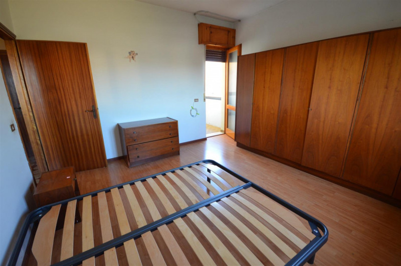 Vendesi al piano primo (ultimo) in tranquilla zona residenziale Bicamere di 85 mq composto da ing...