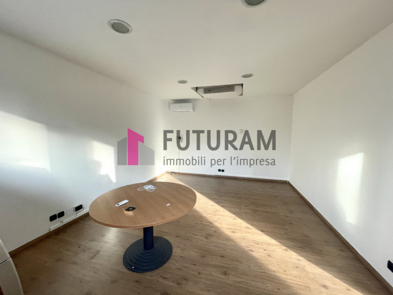 RIF: 134NM - PADOVA - PER INFO 340 335 8378 - 0444/310220

Propongo in affitto un ufficio al prim...