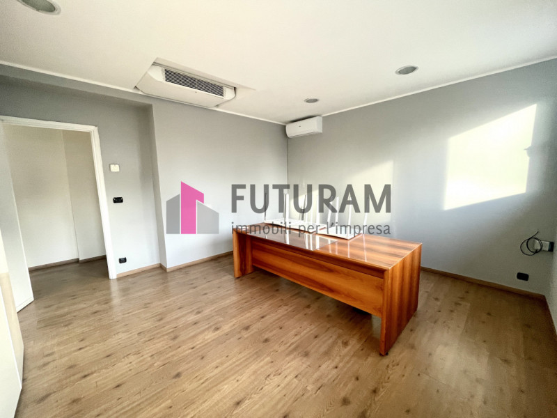 RIF: 134NM - PADOVA - PER INFO 340 335 8378 - 0444/310220

Propongo in affitto un ufficio al prim...