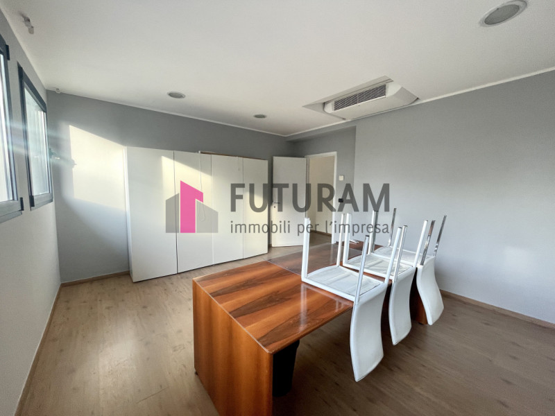 RIF: 134NM - PADOVA - PER INFO 340 335 8378 - 0444/310220

Propongo in affitto un ufficio al prim...