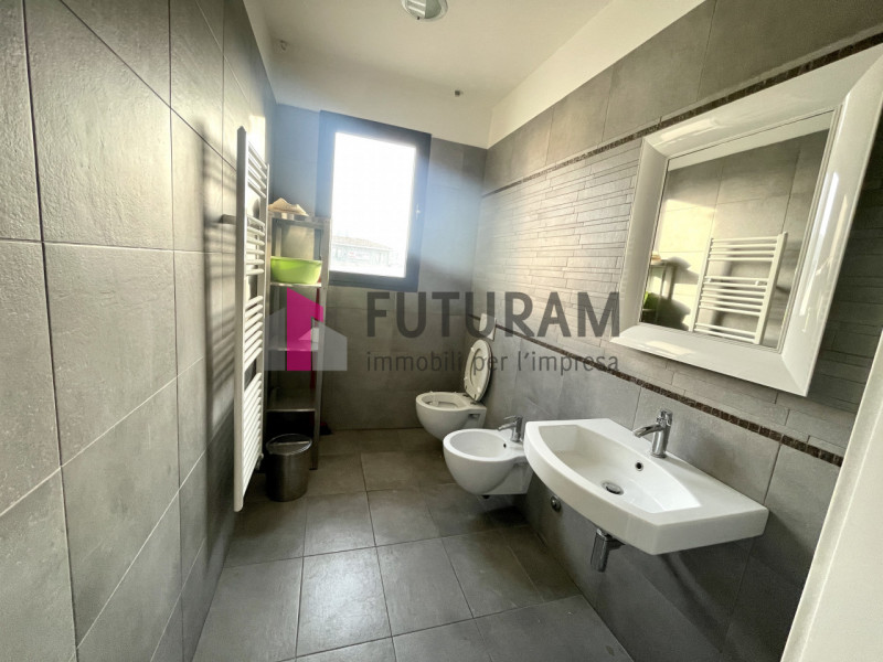 RIF: 134NM - PADOVA - PER INFO 340 335 8378 - 0444/310220

Propongo in affitto un ufficio al prim...