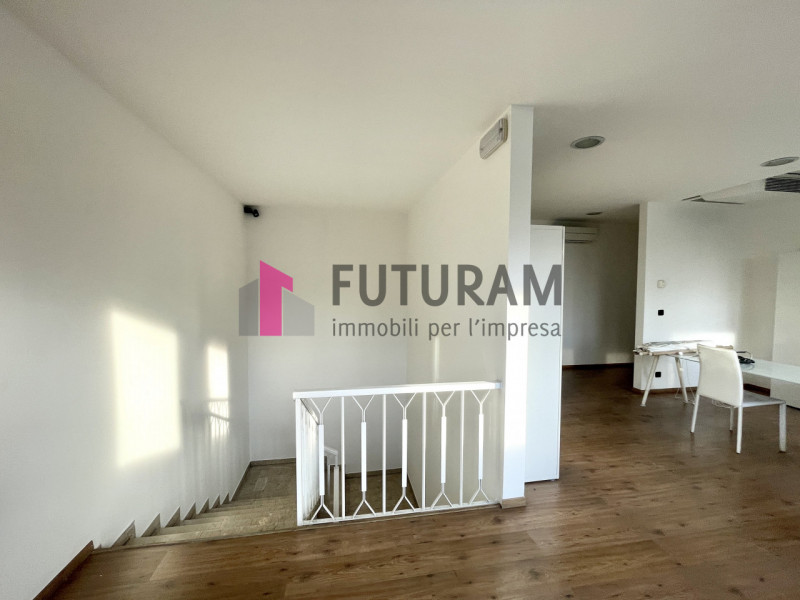 RIF: 134NM - PADOVA - PER INFO 340 335 8378 - 0444/310220

Propongo in affitto un ufficio al prim...