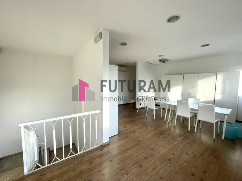 RIF: 134NM - PADOVA - PER INFO 340 335 8378 - 0444/310220

Propongo in affitto un ufficio al prim...