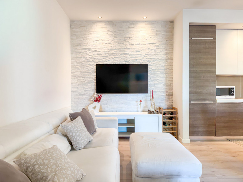 (PER INFO Vittorio 3517343301) Proponiamo in vendita un elegante appartamento trilocale di circa ...