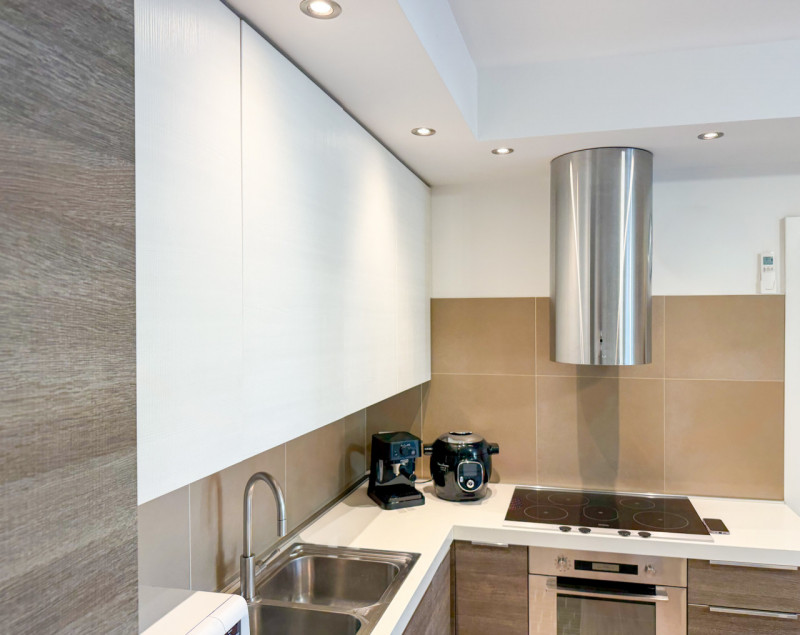 (PER INFO Vittorio 3517343301) Proponiamo in vendita un elegante appartamento trilocale di circa ...