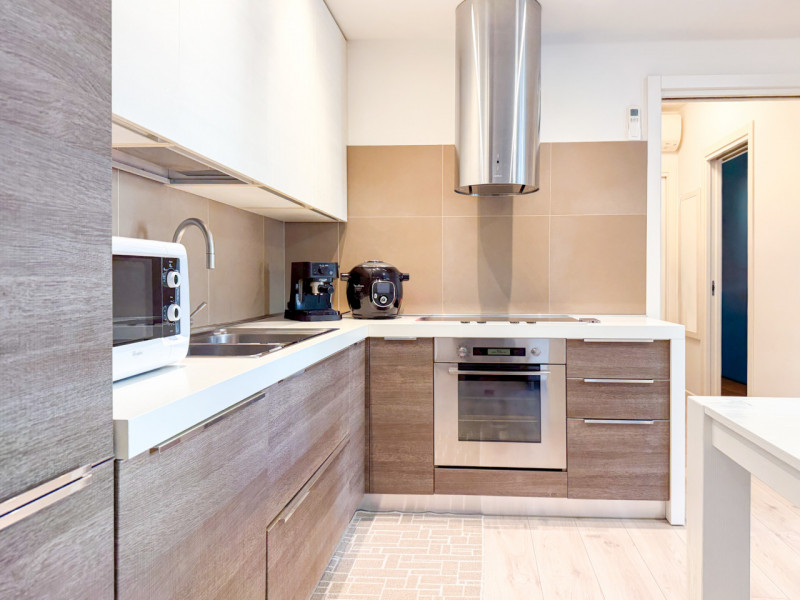 (PER INFO Vittorio 3517343301) Proponiamo in vendita un elegante appartamento trilocale di circa ...