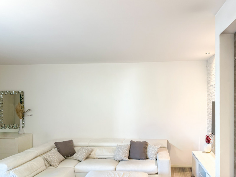 (PER INFO Vittorio 3517343301) Proponiamo in vendita un elegante appartamento trilocale di circa ...