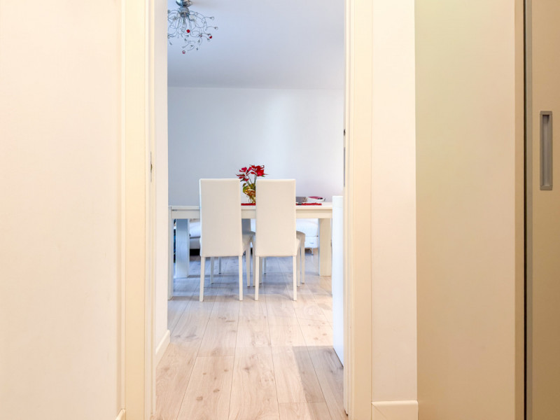 (PER INFO Vittorio 3517343301) Proponiamo in vendita un elegante appartamento trilocale di circa ...