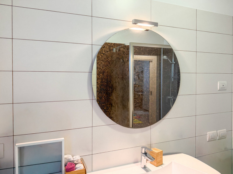 (PER INFO Vittorio 3517343301) Proponiamo in vendita un elegante appartamento trilocale di circa ...