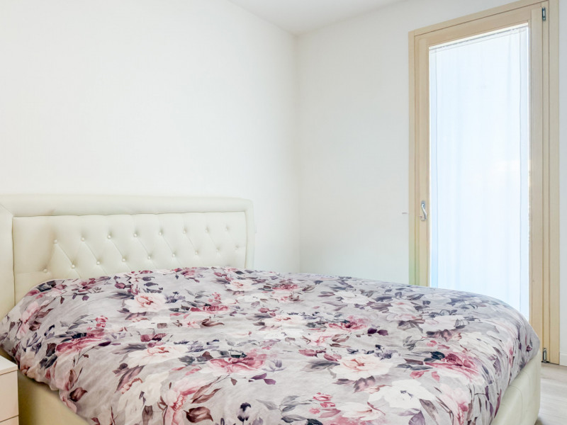 (PER INFO Vittorio 3517343301) Proponiamo in vendita un elegante appartamento trilocale di circa ...