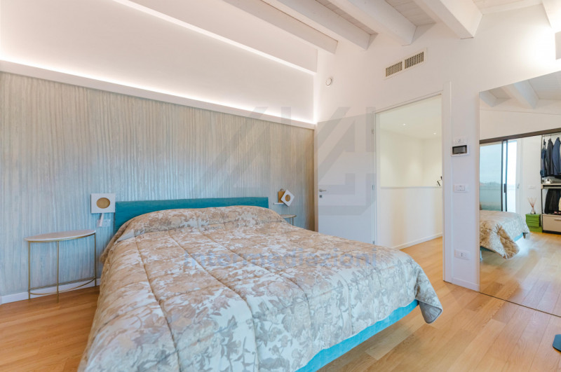 ESCLUSIVO ATTICO – PORTE DI PADOVA CITTA'

Proponiamo in vendita esclusiva, alle porte di Padova,...