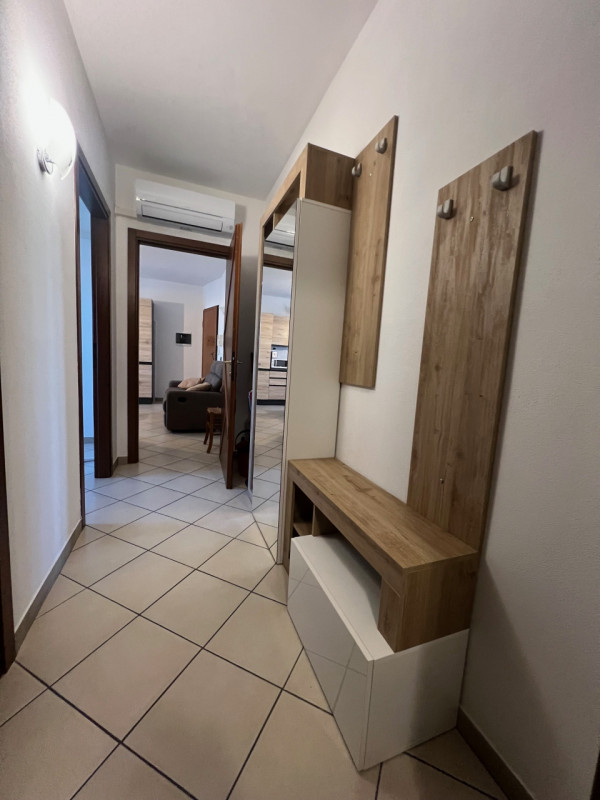 Proponiamo in vendita un accogliente appartamento trilocale di circa 80 mq situato nel comune di ...