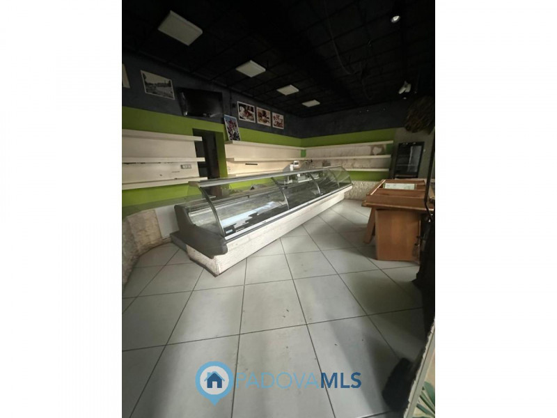 Immobile in esclusiva al Gruppo Padova MLS
Proponiamo in vendita negozio di circa 63 mq situato i...