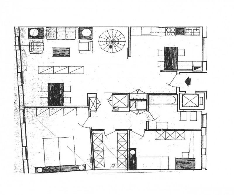 Proponiamo in vendita elegante e luminoso appartamento all'ultimo piano, situato in una storica p...