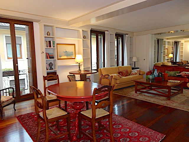 In una splendida posizione nella città, a pochi passi da Piazza dei Signori e comodo al parcheggi...