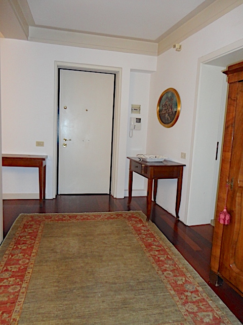 In una splendida posizione nella città, a pochi passi da Piazza dei Signori e comodo al parcheggi...