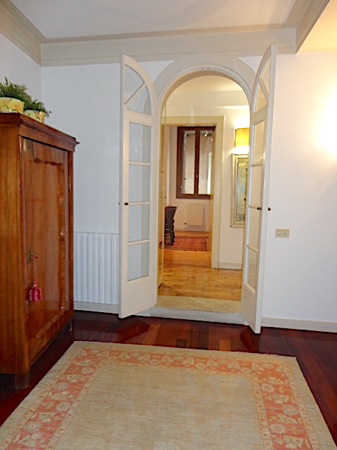 In una splendida posizione nella città, a pochi passi da Piazza dei Signori e comodo al parcheggi...