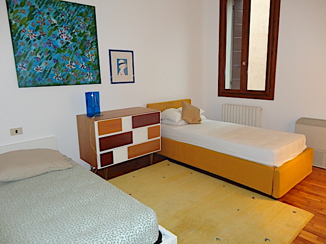 In una splendida posizione nella città, a pochi passi da Piazza dei Signori e comodo al parcheggi...