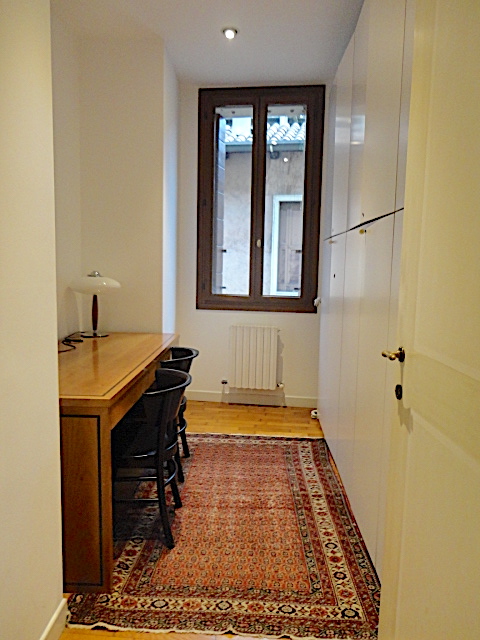 In una splendida posizione nella città, a pochi passi da Piazza dei Signori e comodo al parcheggi...