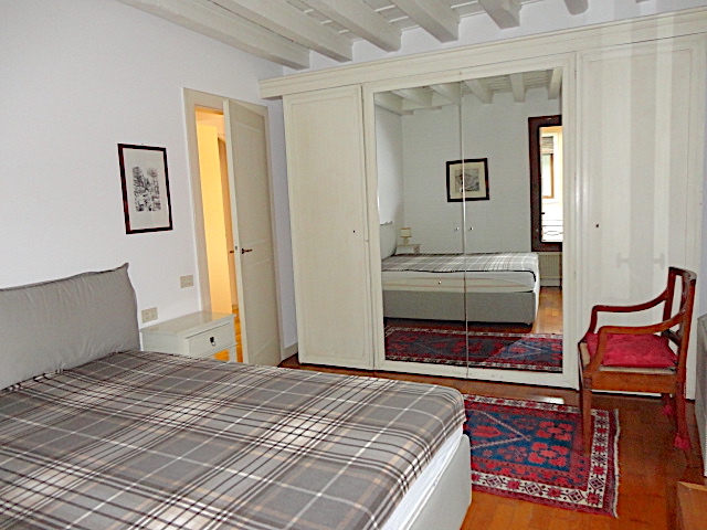 In una splendida posizione nella città, a pochi passi da Piazza dei Signori e comodo al parcheggi...