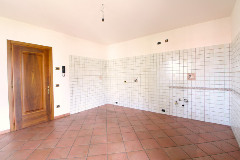 SOLESINO: proponiamo in vendita, nel cuore del paese, una splendida villa contemporanea di circa ...