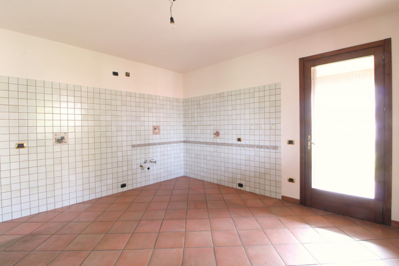 SOLESINO: proponiamo in vendita, nel cuore del paese, una splendida villa contemporanea di circa ...