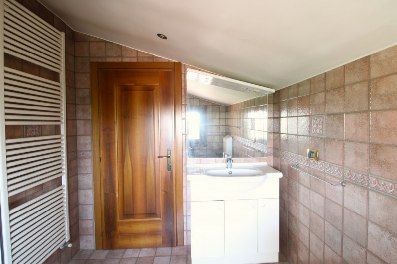 SOLESINO: proponiamo in vendita, nel cuore del paese, una splendida villa contemporanea di circa ...