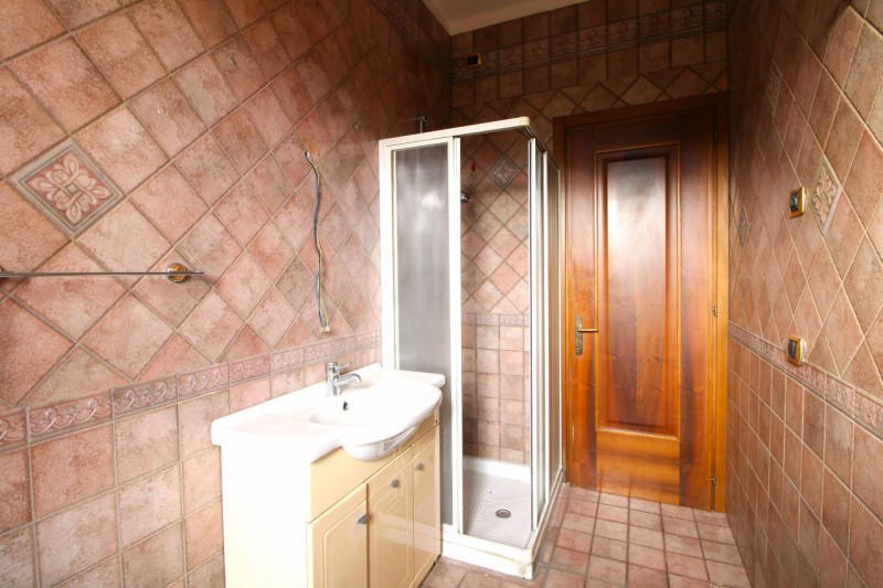 SOLESINO: proponiamo in vendita, nel cuore del paese, una splendida villa contemporanea di circa ...