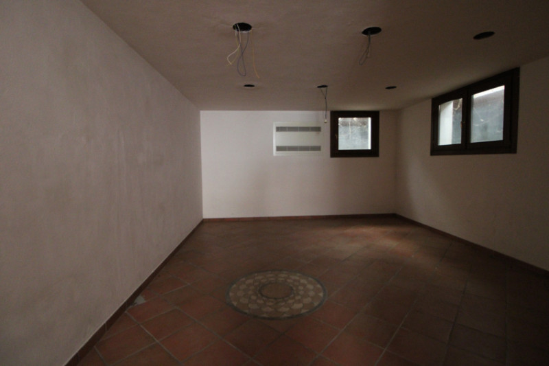 SOLESINO: proponiamo in vendita, nel cuore del paese, una splendida villa contemporanea di circa ...