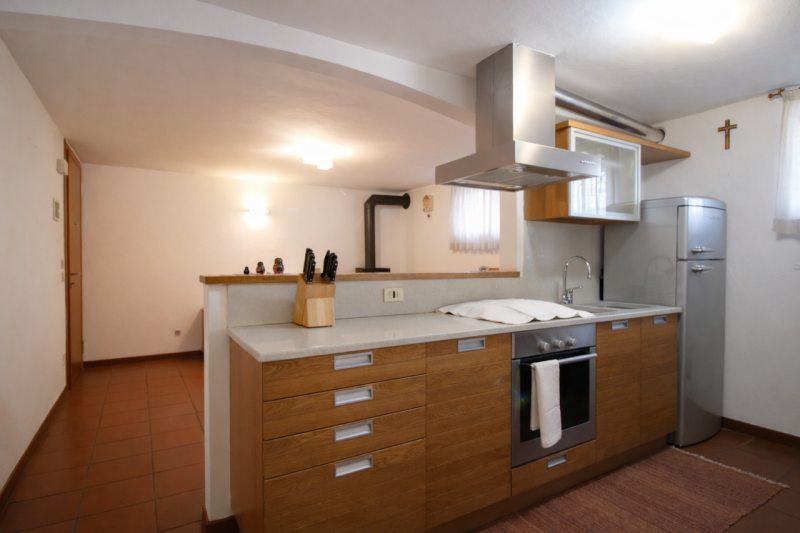 In una palazzina di sole 4 unità abitative, in centro al paese, proponiamo in vendita un grande a...