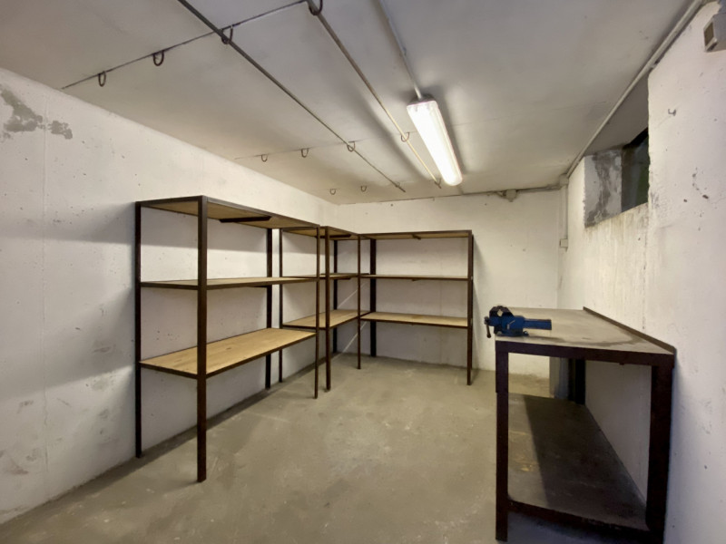 In una palazzina di sole 4 unità abitative, in centro al paese, proponiamo in vendita un grande a...