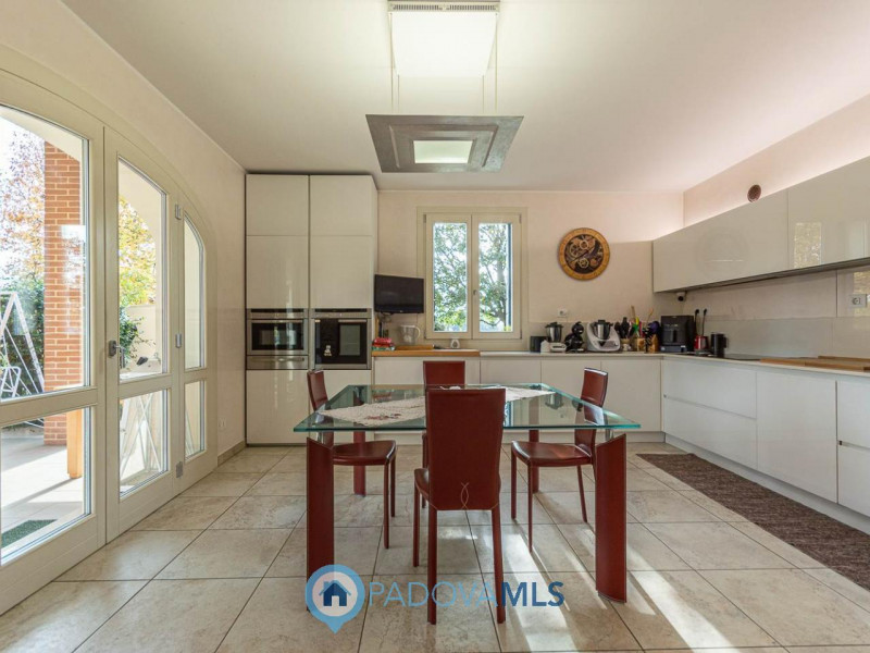 Immobile in esclusiva al Gruppo Padova MLS

Nel cuore della zona Bosco di Rubano, in un contesto ...