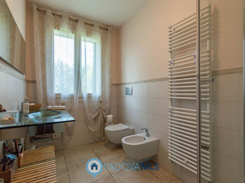 Immobile in esclusiva al Gruppo Padova MLS

Nel cuore della zona Bosco di Rubano, in un contesto ...