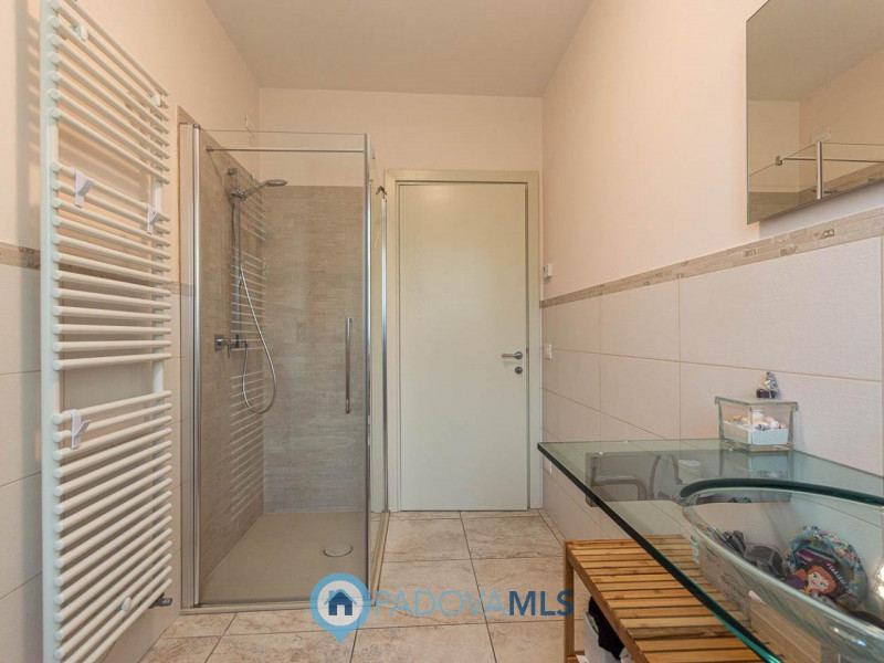 Immobile in esclusiva al Gruppo Padova MLS

Nel cuore della zona Bosco di Rubano, in un contesto ...