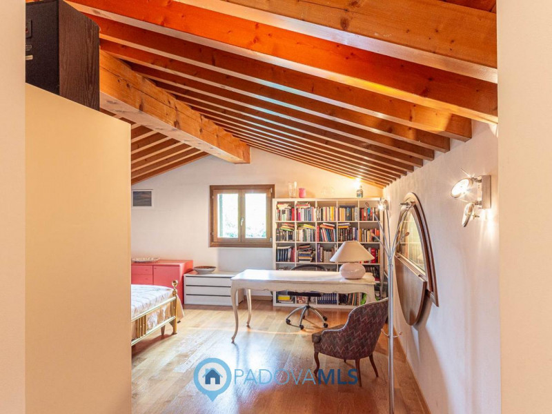 Immobile in esclusiva al Gruppo Padova MLS

Nel cuore della zona Bosco di Rubano, in un contesto ...