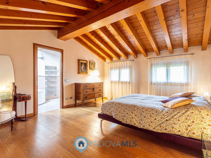 Immobile in esclusiva al Gruppo Padova MLS

Nel cuore della zona Bosco di Rubano, in un contesto ...