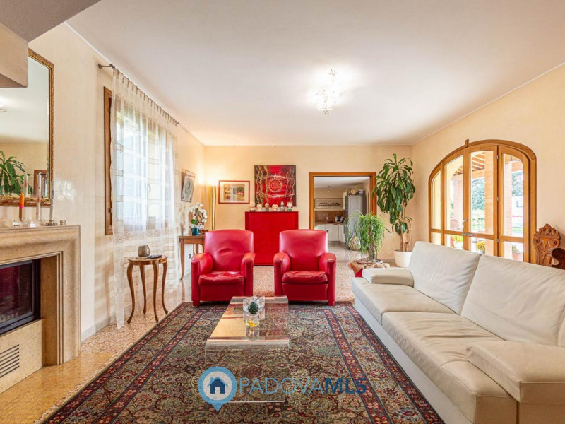 Immobile in esclusiva al Gruppo Padova MLS

Nel cuore della zona Bosco di Rubano, in un contesto ...