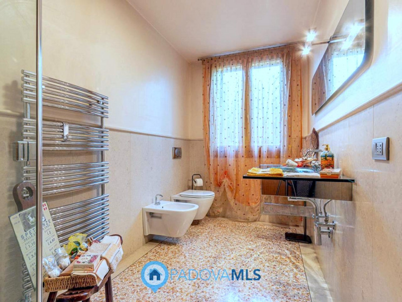 Immobile in esclusiva al Gruppo Padova MLS

Nel cuore della zona Bosco di Rubano, in un contesto ...