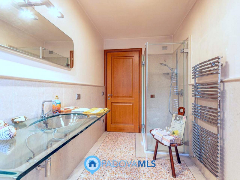 Immobile in esclusiva al Gruppo Padova MLS

Nel cuore della zona Bosco di Rubano, in un contesto ...