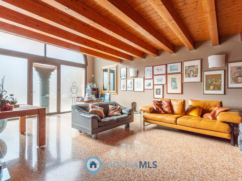 Immobile in esclusiva al Gruppo Padova MLS

Nel cuore della zona Bosco di Rubano, in un contesto ...