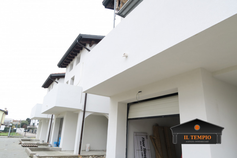 Bellissime villette a schiera terra-cielo, situate in una tranquilla zona residenziale di Bolzano...