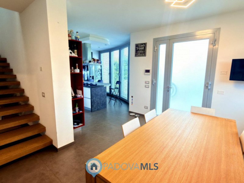 Immobile in esclusiva al Gruppo Padova MLS
BAGNOLI DI SOPRA:
Una posizione ideale per chi cerca s...